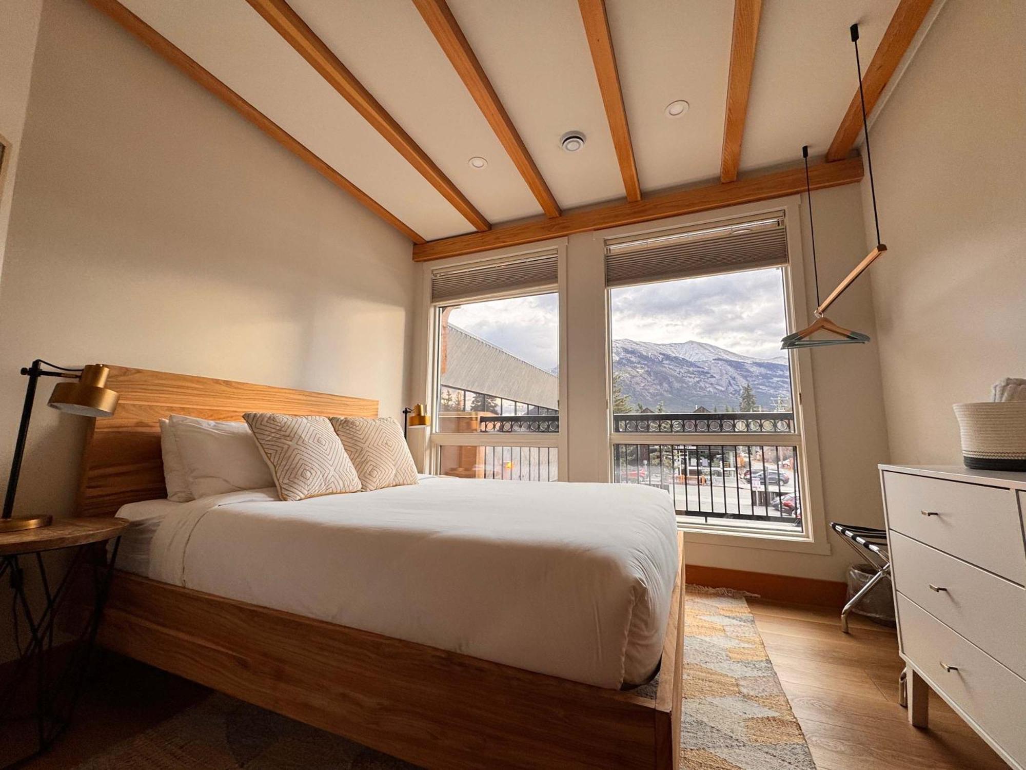 Ravens Crest Lodge - Stunning Views Perfectly Located On Main Street Кенмор Екстер'єр фото